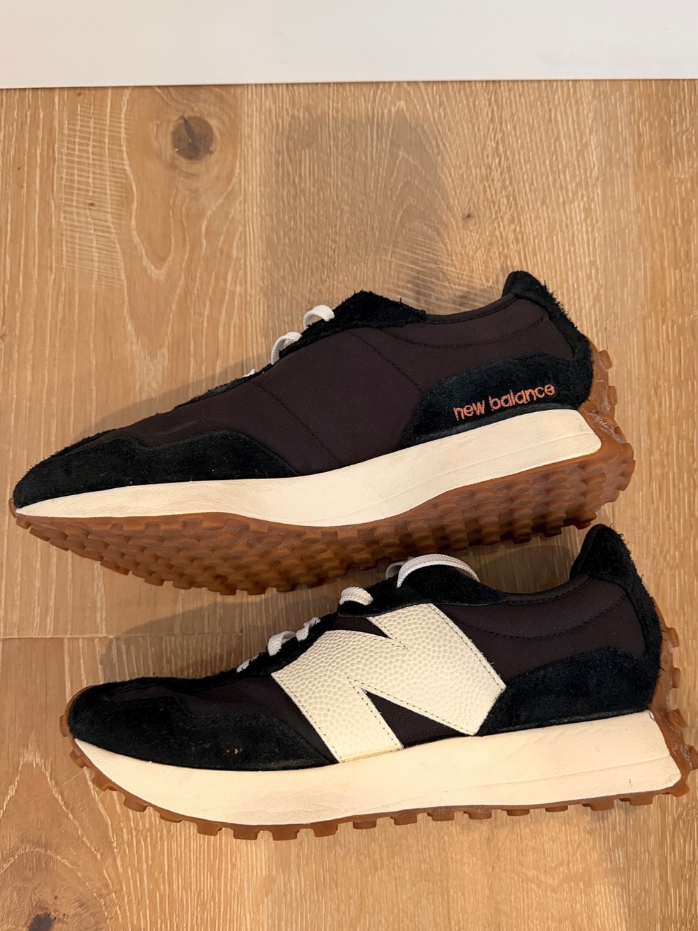 New Balance 327 Sneakers Size 9; Black/White - Picture 8 of 13